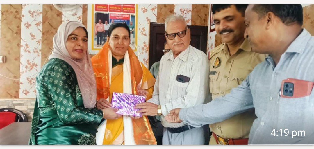 महिला आयोग उ.प्र.की सदस्य पुष्पा पाण्डेय ने किया कोतवाली आंवला सहित पुलिस पारिवारिक परामर्श एवं मध्यस्थता केंद्र का औचक निरीक्षण.