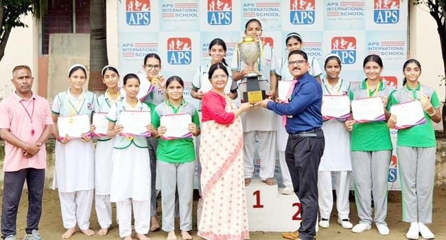 खो खो प्रतियोगिता के विजेता खिलाड़ी हुए पुरस्कृत