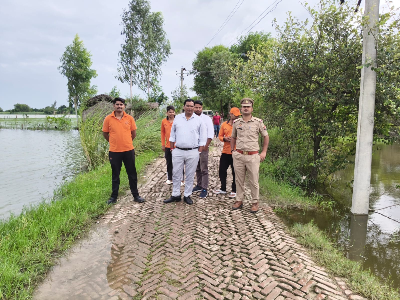 डीएम के निर्देश पर एसडीआरएफ व आपदा टीम ने बाढ़ प्रभावित क्षेत्रों का किया निरीक्षण