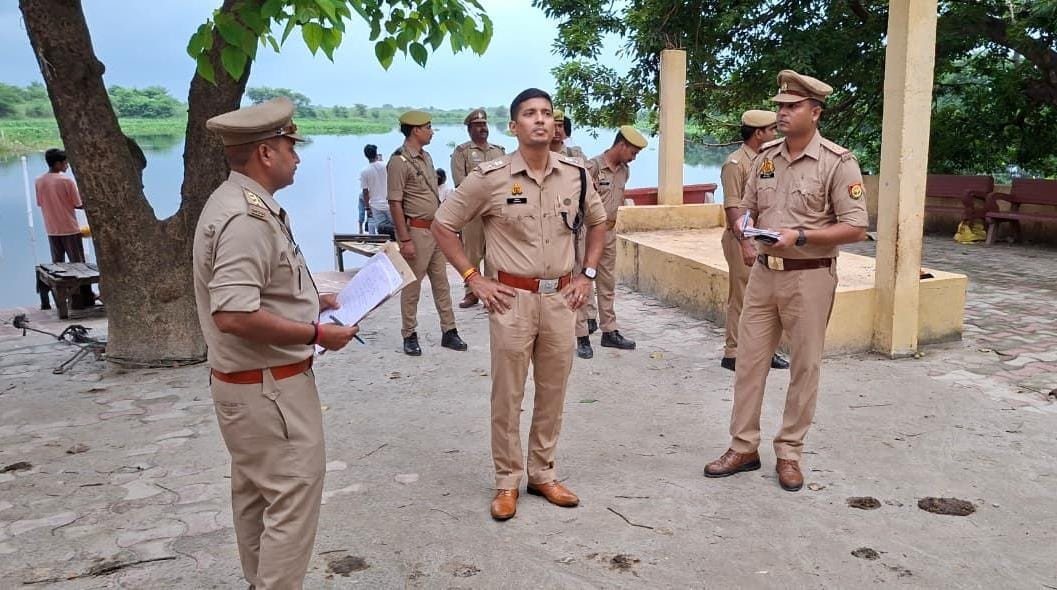 कजरी तीज को लेकर एसपी ने सरयू घाट का किया निरीक्षण, सुरक्षा व्यवस्था पर दिए निर्देश