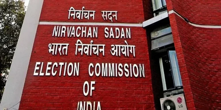 निर्वाचन आयोग ने अखिल भारतीय तृणमूल कांग्रेस के प्रतिद्वंद्वी गुटों से जवाब मांगा